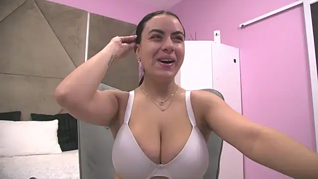 Snapshot of ElyzaIbarra chatting on November 13, 5:50 am ElyzaIbarra online show from November 13, 5:50 am