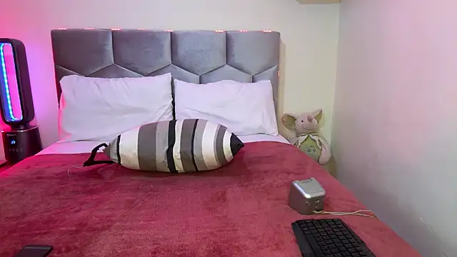 anwarlovemaroc online show from March 28, 9:14 pm