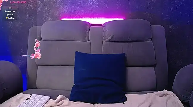 hannaa jhoonson online show from December 13, 8:47 pm