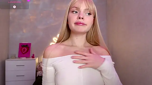 Red  Candy online show from December 18, 11:34 am