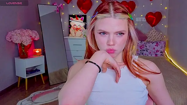 Red  Candy online show from February 20, 5:13 pm