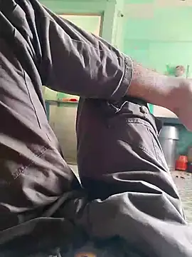 Snapshot of William390 chatting on December 7, 9:28 am William390 online show from December 7, 9:28 am