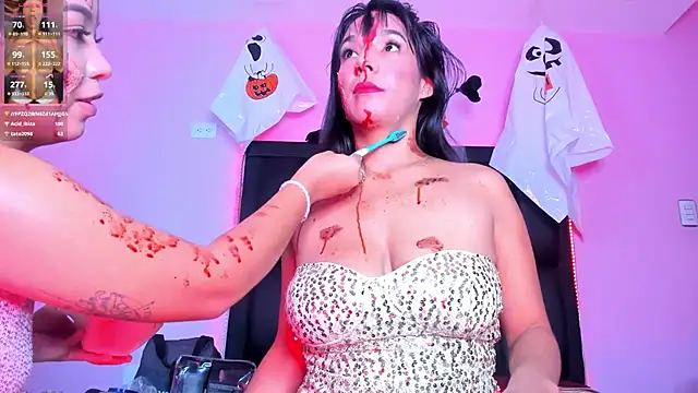 Snapshot of LuciaMoretti_ chatting on October 31, 1:34 pm LuciaMoretti online show from October 31, 1:34 pm