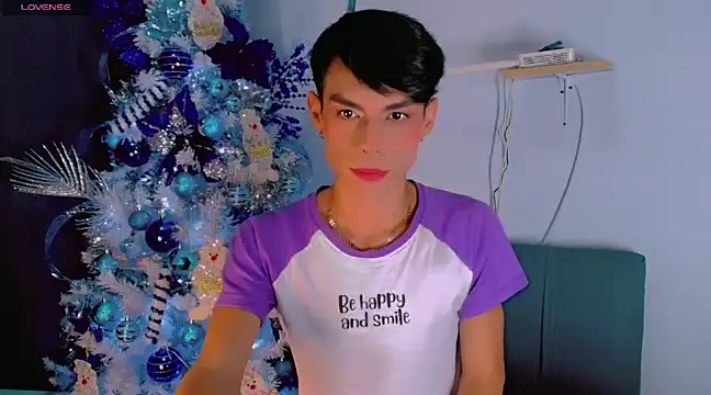 Snapshot of femboykeene chatting on December 4, 7:39 am femboykeene online show from December 4, 7:39 am