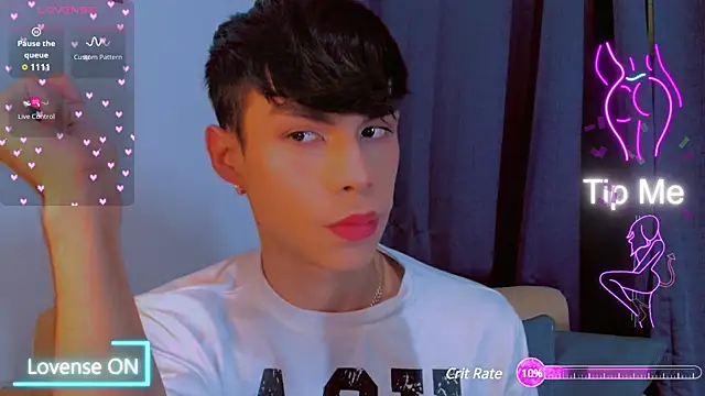 Snapshot of femboykeene chatting on January 15, 5:40 am femboykeene online show from January 15, 5:40 am