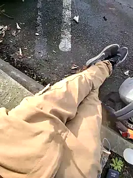 Snapshot of leloupblanc5304 chatting on December 20, 1:11 pm leloupblanc5304 online show from December 20, 1:11 pm