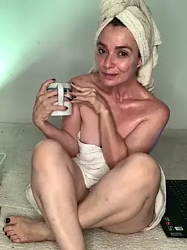 Liloo8923 online show from February 17, 2:41 am