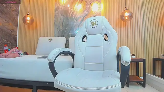 Snapshot of ella_harper chatting on October 22, 3:29 am ella harper online show from October 22, 3:29 am