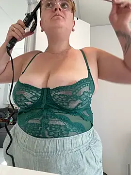 Sweetleeahxx online show from September 12, 2:06 pm