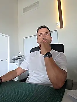 Snapshot of Lucas___81 chatting on July 14, 5:29 pm Lucas 81 online show from July 14, 5:29 pm