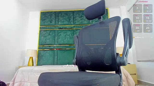 Snapshot of Latrellx7 chatting on January 25, 2:47 pm Latrellx7 online show from January 25, 2:47 pm