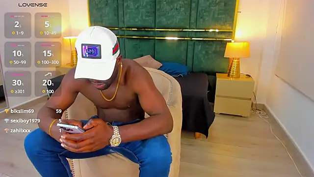 Snapshot of Latrellx7 chatting on February 5, 2:05 pm Latrellx7 online show from February 5, 2:05 pm