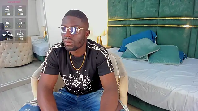 Snapshot of Latrellx7 chatting on February 12, 11:40 am Latrellx7 online show from February 12, 11:40 am