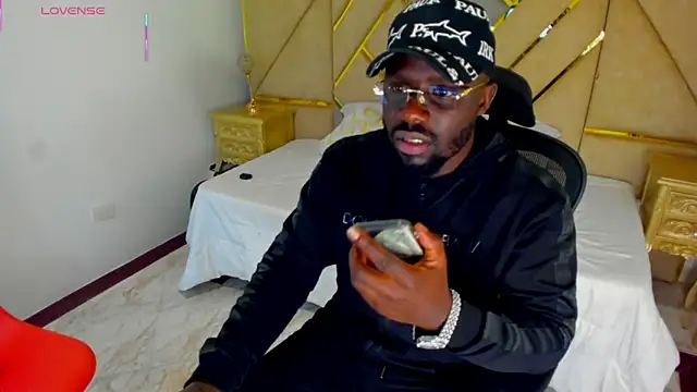 Snapshot of Latrellx7 chatting on October 31, 11:50 pm Latrellx7 online show from October 31, 11:50 pm