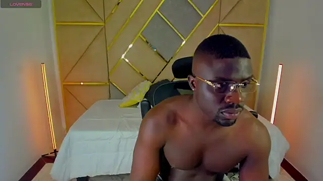 Snapshot of Latrellx7 chatting on December 4, 3:27 am Latrellx7 online show from December 4, 3:27 am