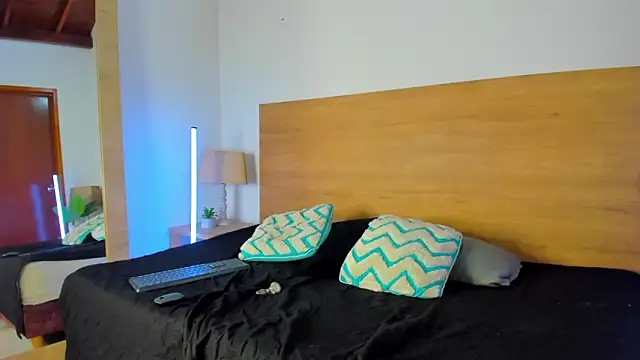 Latrellx7 online show from March 7, 11:57 pm