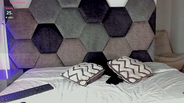 Latrellx7 online show from March 26, 3:34 am