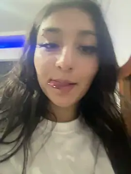 julyana  online show from December 11, 3:35 am