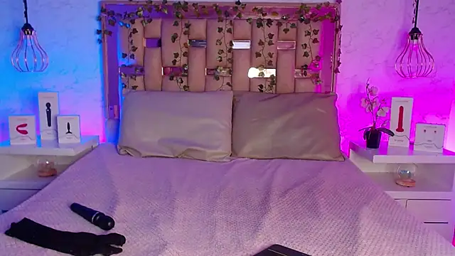 GigiVolkova online show from March 6, 7:43 pm