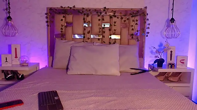 GigiVolkova online show from October 9, 7:45 pm