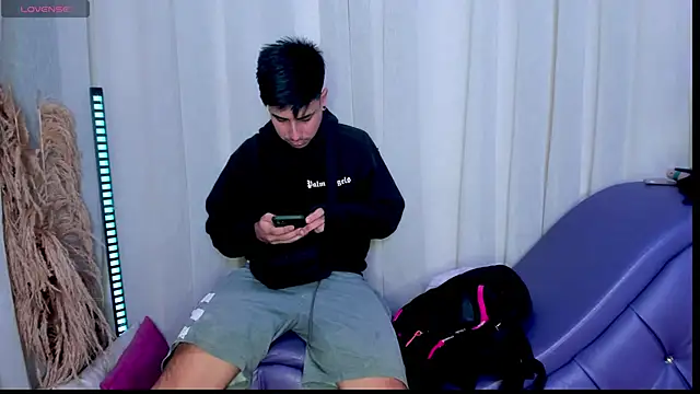 Yourslust  online show from November 17, 7:41 pm