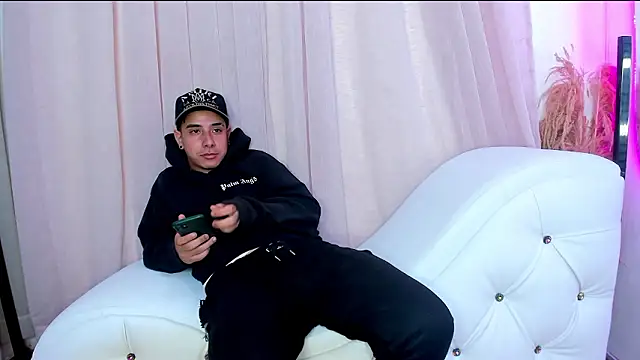 Yourslust  online show from March 21, 2:05 am