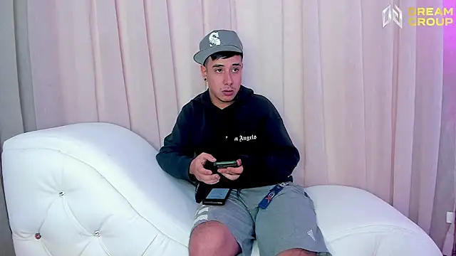 Yourslust  online show from April 21, 1:42 am