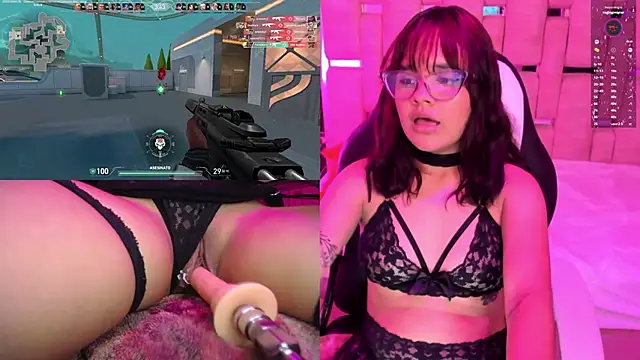 Snapshot of PetiteSalome chatting on December 2, 7:58 am PetiteSalome online show from December 2, 7:58 am