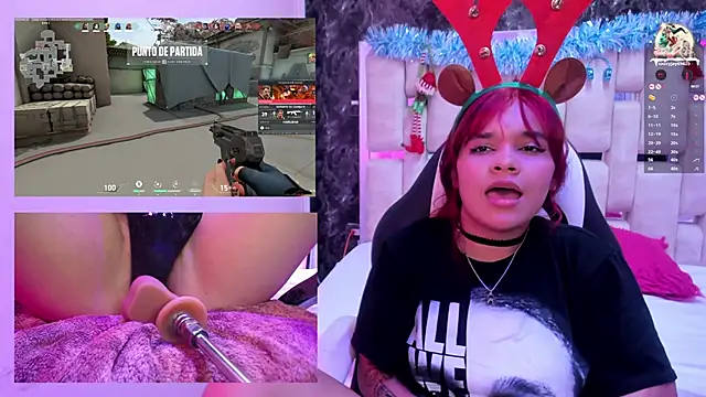 Snapshot of PetiteSalome chatting on December 21, 11:56 pm PetiteSalome online show from December 21, 11:56 pm