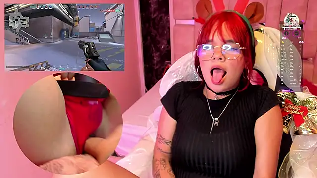 Snapshot of PetiteSalome chatting on December 23, 8:14 pm PetiteSalome online show from December 23, 8:14 pm