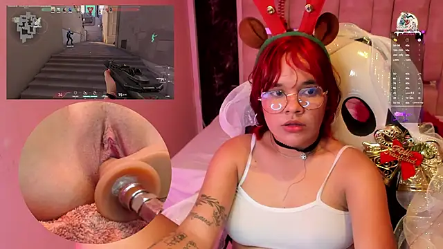 Snapshot of PetiteSalome chatting on December 23, 11:17 pm PetiteSalome online show from December 23, 11:17 pm