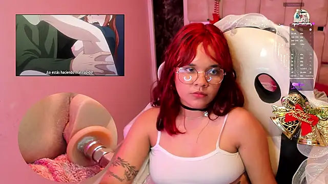 Snapshot of PetiteSalome chatting on December 24, 2:21 am PetiteSalome online show from December 24, 2:21 am