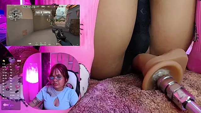 Snapshot of PetiteSalome chatting on January 8, 2:14 am PetiteSalome online show from January 8, 2:14 am