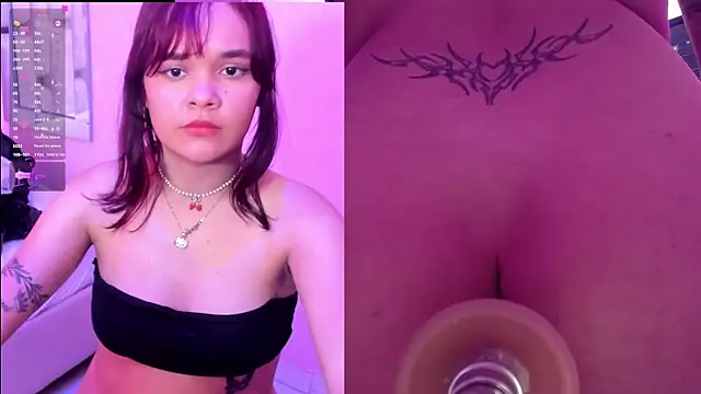 Snapshot of PetiteSalome chatting on January 29, 2:40 am PetiteSalome online show from January 29, 2:40 am