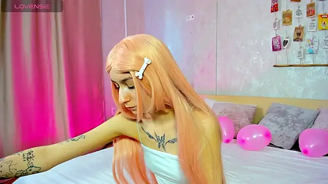 Snapshot of Doris_Scott chatting on February 14, 8:21 am Doris Scott online show from February 14, 8:21 am