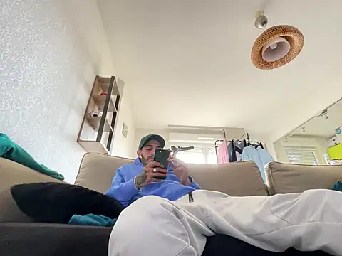 Rebeu313 online show from February 22, 12:08 pm