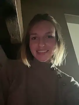 Snapshot of vilaineblonde chatting on October 21, 3:57 pm vilaineblonde online show from October 21, 3:57 pm