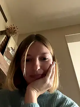 Snapshot of vilaineblonde chatting on October 28, 1:47 pm vilaineblonde online show from October 28, 1:47 pm