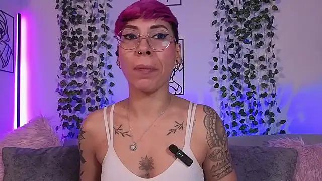 MiaMorgan  online show from March 15, 1:50 pm