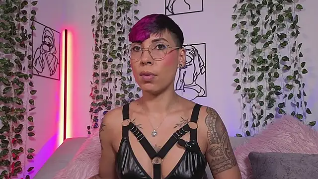 MiaMorgan  online show from May 7, 2:44 pm