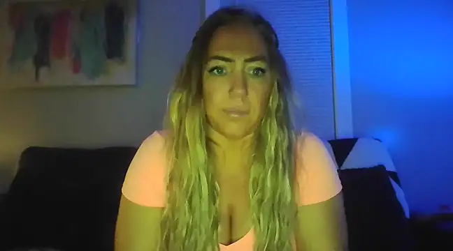 Snapshot of sunshinekisses chatting on February 13, 11:47 pm sunshinekisses online show from February 13, 11:47 pm