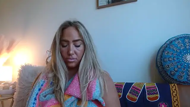 Snapshot of sunshinekisses chatting on October 8, 6:16 pm sunshinekisses online show from October 8, 6:16 pm