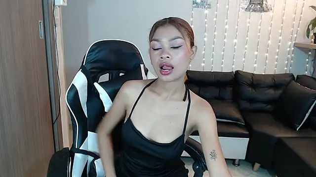 Perla prg online show from February 21, 12:50 pm