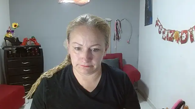 emperabigbootybigass online show from March 12, 9:24 pm