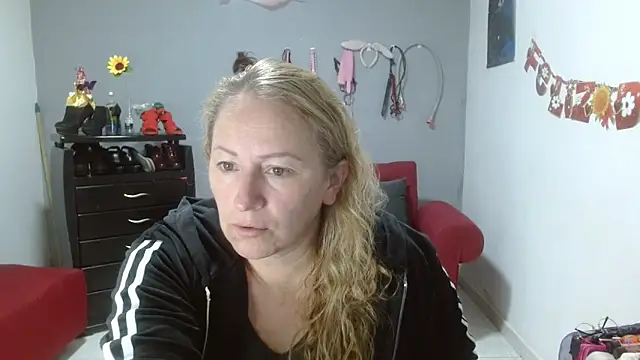 emperabigbootybigass online show from March 19, 12:23 pm