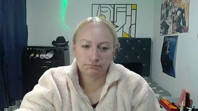 emperabigbootybigass online show from April 21, 12:22 pm