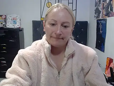 emperabigbootybigass online show from April 24, 12:18 pm