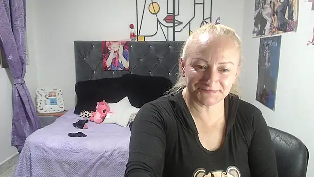 emperabigbootybigass online show from June 2, 12:34 am