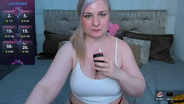 Snapshot of AnnaXCherri chatting on February 14, 5:41 am AnnaXCherri online show from February 14, 5:41 am