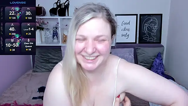 Snapshot of AnnaXCherri chatting on October 22, 2:12 am AnnaXCherri online show from October 22, 2:12 am